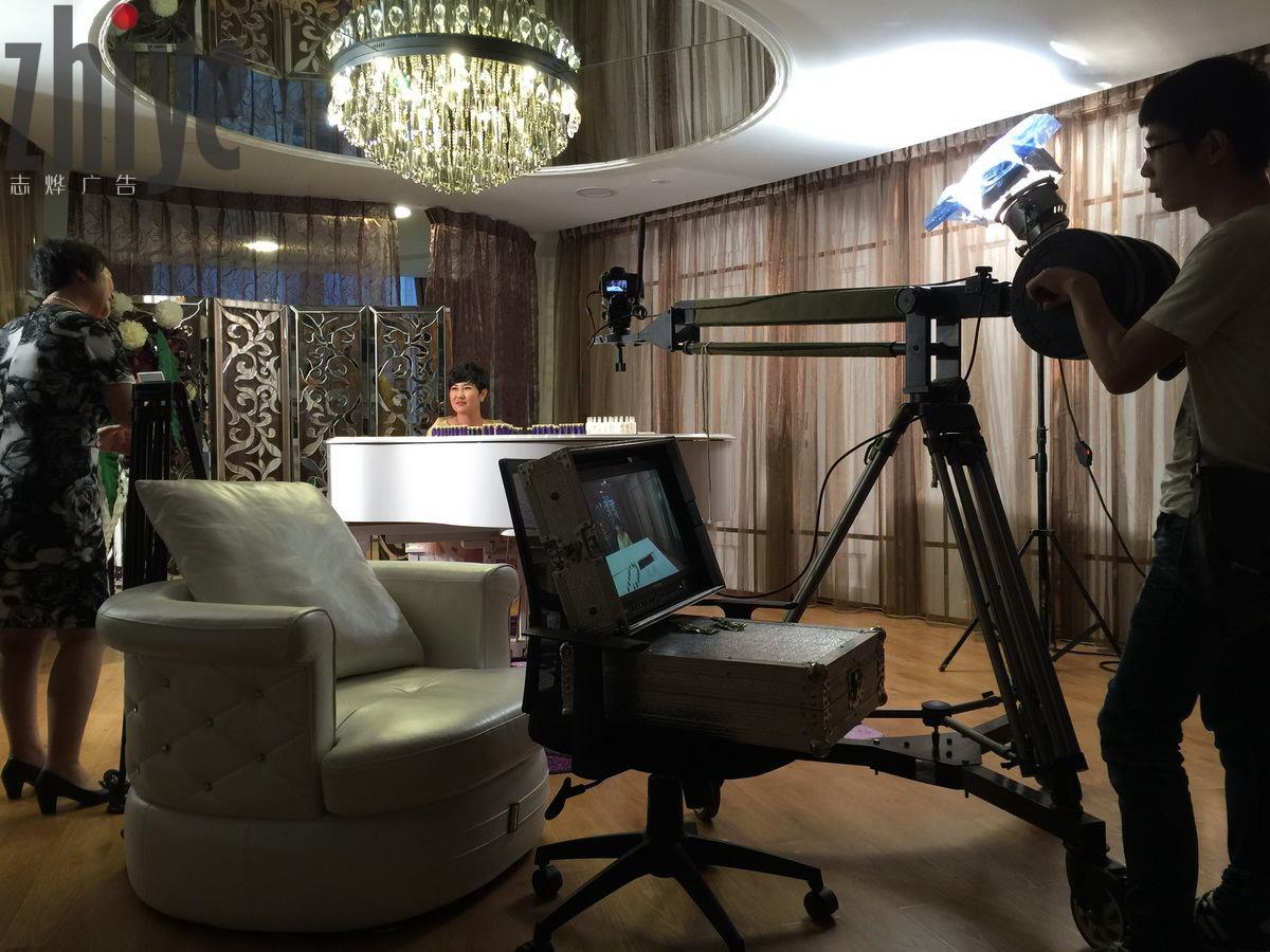 拍(pāi)攝花(huā)絮